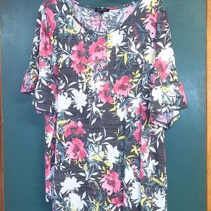 Women's Lane Bryant flowery Top size: 18/20